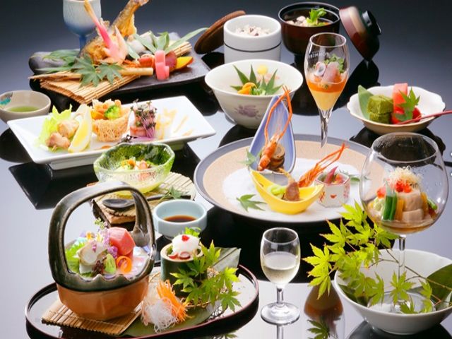 お食事も評判が良いホテルです。存分に腕を振るって下さい。