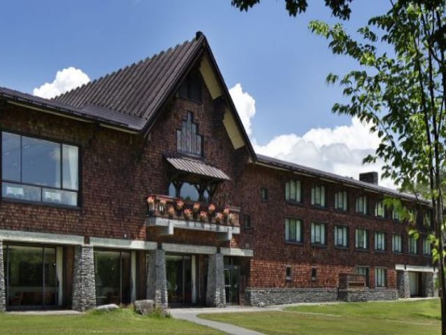 大自然に佇む洋風モダンなホテルです。