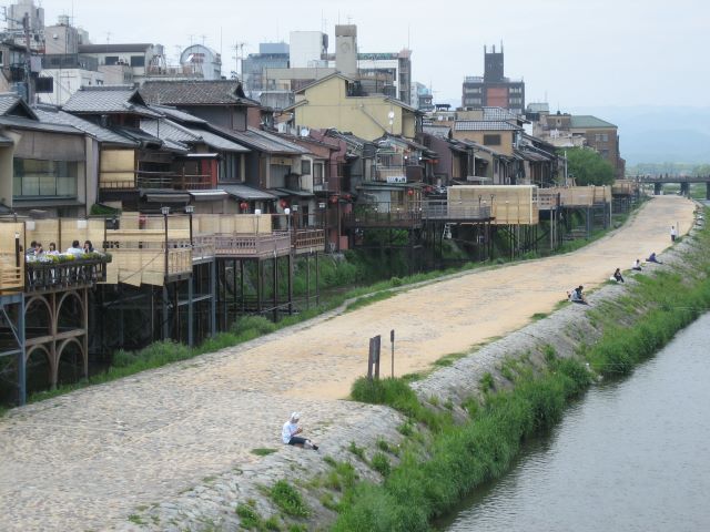 勤務終わりには鴨川を散歩しよう！
