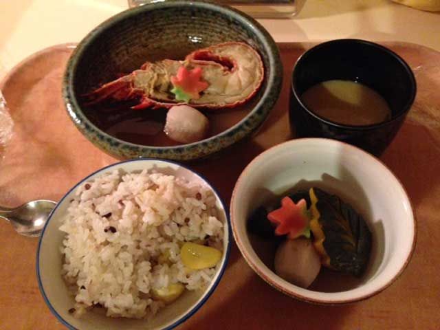 地元の美味しい食べ物頂きましょう！！
