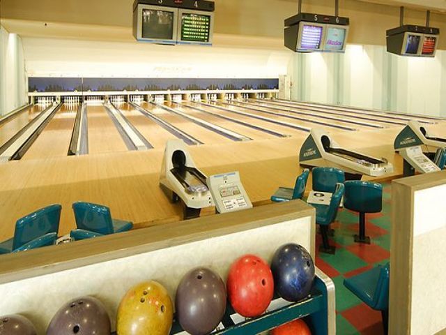 嬉しい館内施設利用可☆館内のボーリング場、スキー場、テーマパークが利用できちゃう♪