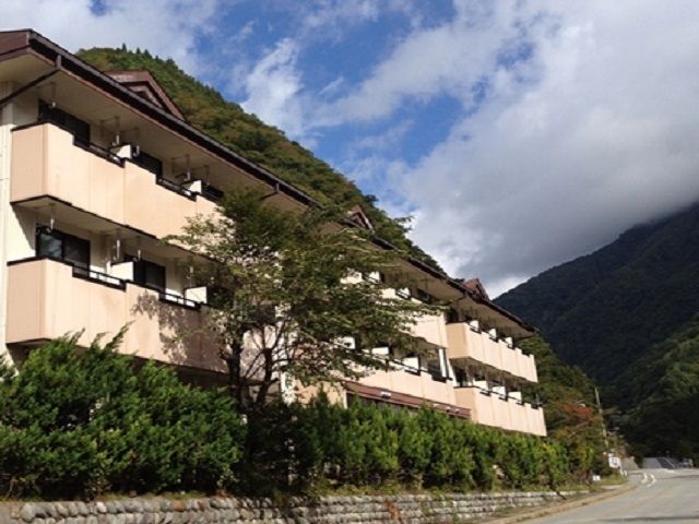 寮外観☆★
お風呂からは温泉が出ますヨ!!!