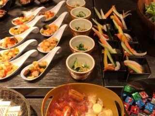 【通勤募集】外資系ホテルでホールのお仕事!!外国のお客様も多いので語学を活かして下さい♪
