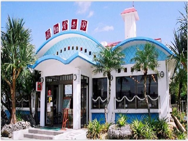 リゾートホテルが点在していて飲食店が多いエリアなので賑わっています♪