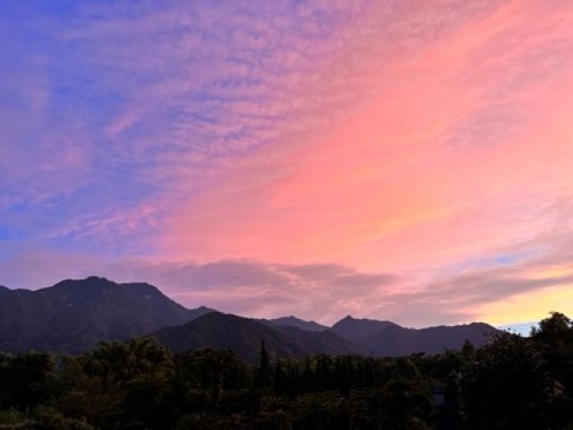 仕事終わりにゆっくりと夕日を眺めましょう。