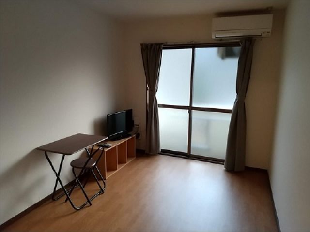 寮もすごくきれいです!!
お風呂・トイレも付いており、生活環境が整っています♪