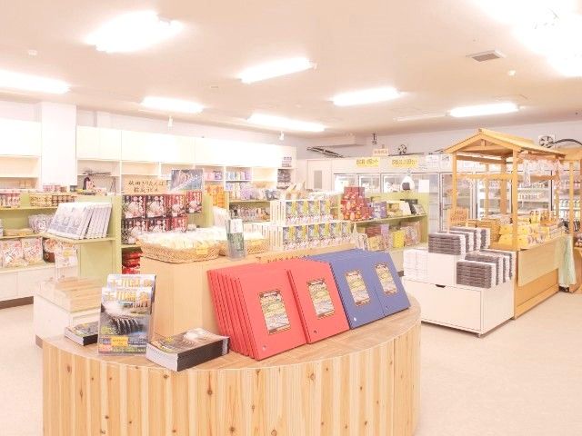 秋田の名産品も多数販売しています