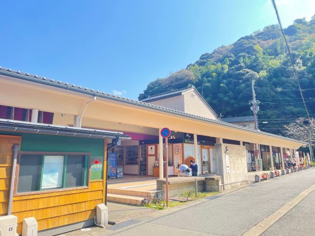 近くにおしゃれなカフェもあるので休みの日には遊びに行こう♪