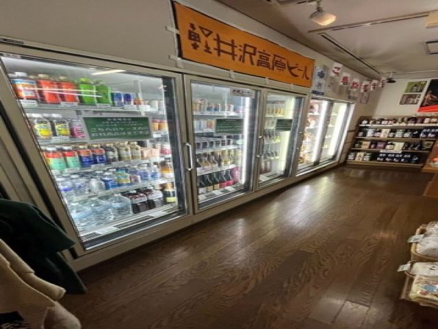 ホテルの中に売店があります。２０％オフで購入可能です！