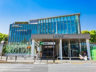 【通勤】原宿のおしゃれなカフェで接客のお仕事♪週3の勤務でも相談OKです！