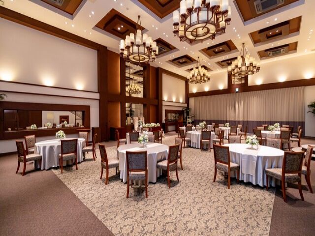 テーブルマナーから接客スキルまで様々な経験が身に付きます(^O^)