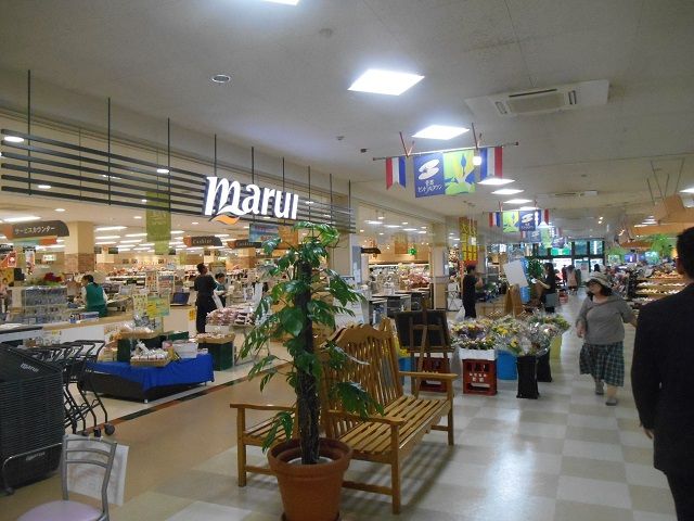 街中にはスーパーもあります。