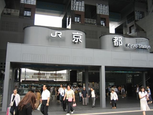 バスは京都駅や四条河原町まで乗り換えなしでアクセス面も良いです。