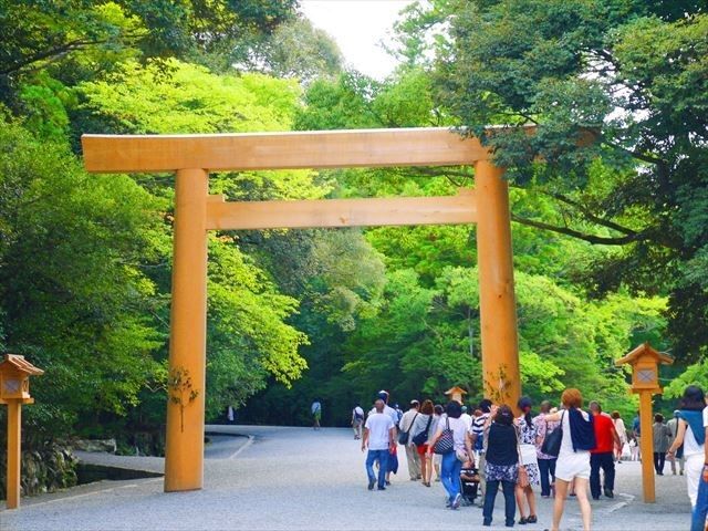 ”伊勢神宮”は必見ですよ☆神聖な場所で気持ちも整います。お帰りにはおかげ横丁で食べ歩き♪