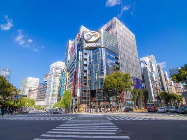 お仕事終わりにはショッピングや食事も楽しめます♪