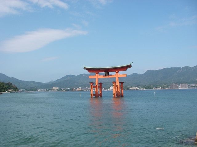 宮島桟橋から宮島口桟橋まで船10分で着きます♪