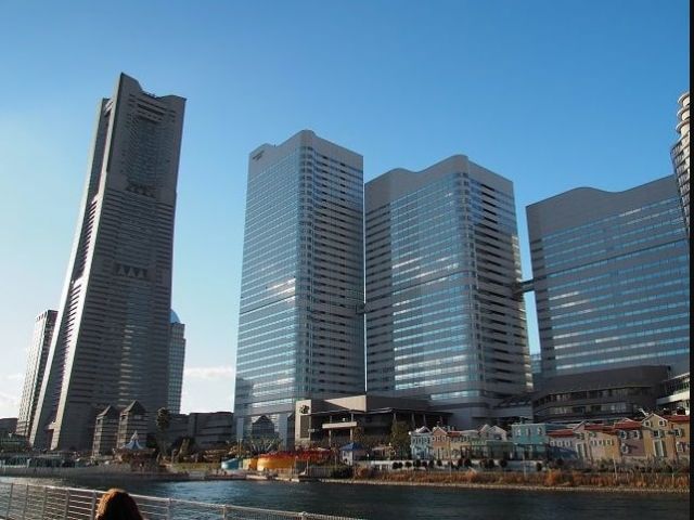 横浜市内でも注目の「みなとみらい地区」に建つホテルです。