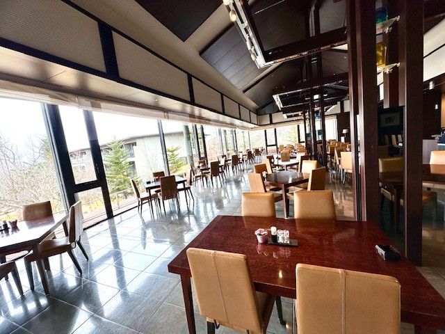ゴルフ場を臨むレストラン★お料理が美味しいと評判！