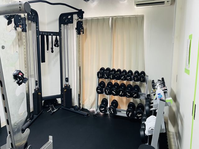 敷地内には無料で使用できるジムもあります！