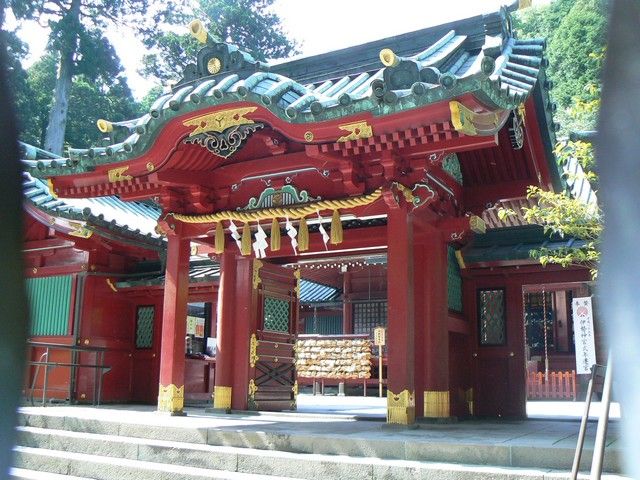 芦ノ湖畔にある箱根神社です！