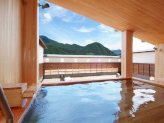 館内温泉利用OK！幅広い年齢層の方がご活躍頂いている職場です♪