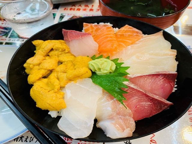周辺には美味しいお店もたくさん！