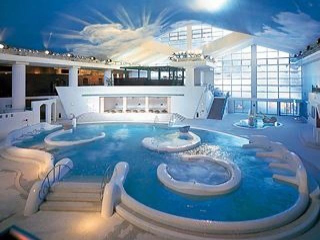 敷地内には温泉テーマパーク『ユネッサン』が！モニターで無料で入れます♪