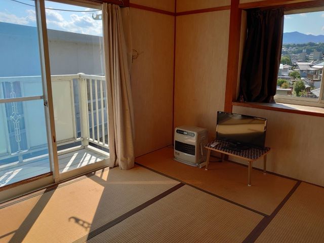 お部屋は和室タイプでキッチンもついていますよ！