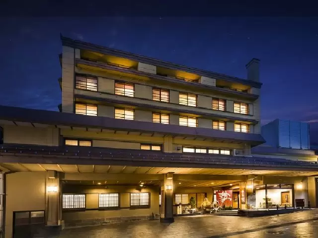 旅館は18代続く歴史ある老舗旅館です！素敵な旅館で腕を振るってみたいですよね？？