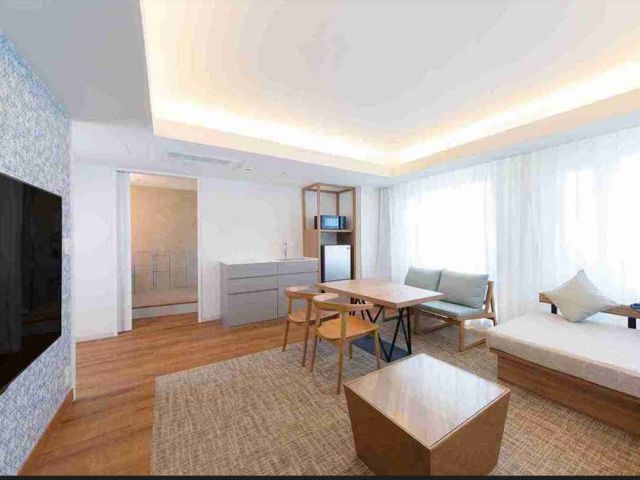 ゆいレール「壺川」駅徒歩約3分の好アクセスなホテルです。