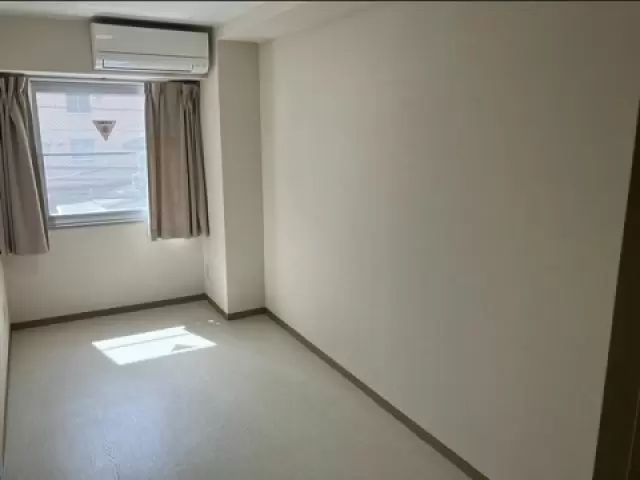 寮周辺は非常に便利な立地です。
お布団とテレビはお部屋内に用意いただけます。