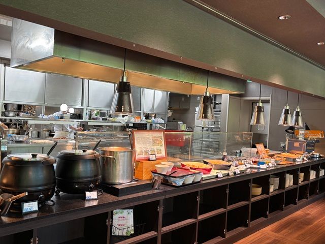 メインはビュッフェレストランのキッチンでのお仕事♪