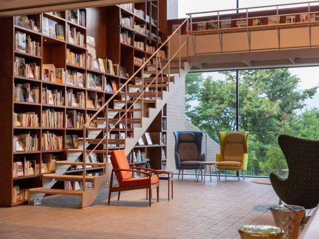 計12,000冊の蔵書は圧巻！知識や文化の宝箱☆