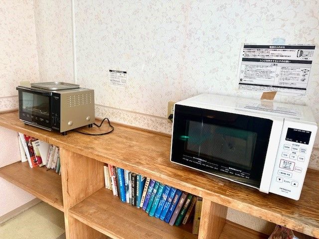 寮内共同スペースにレンジ有★