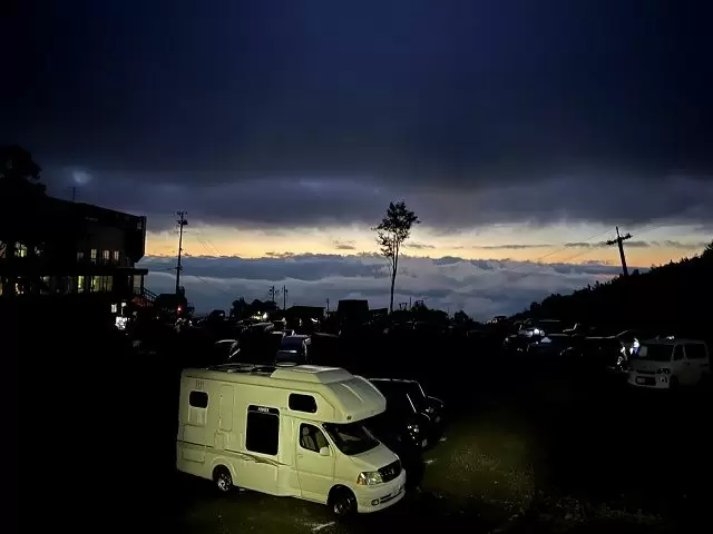 標高は872mとなっており夏は涼しく快適に過ごせます！
写真のような絶景も見れるかも！？