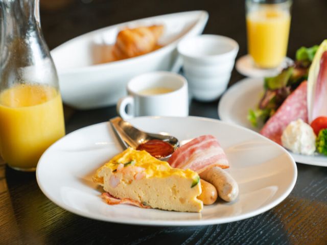 洋風の朝食！簡単な調理の補助業務をお願いします！