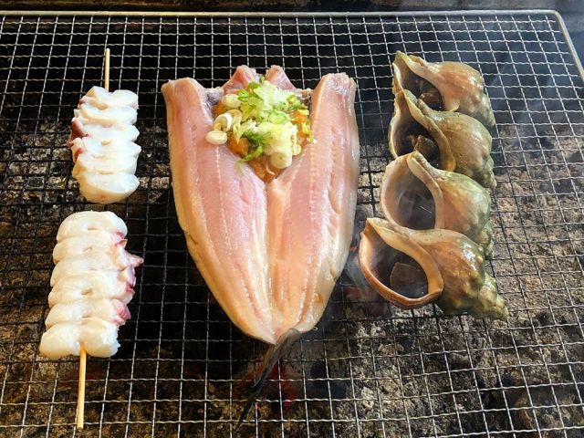 ここで味わえる新鮮な海鮮グルメも♪