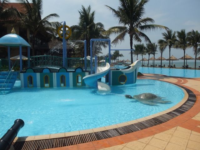 珍しいプール監視のお仕事です！