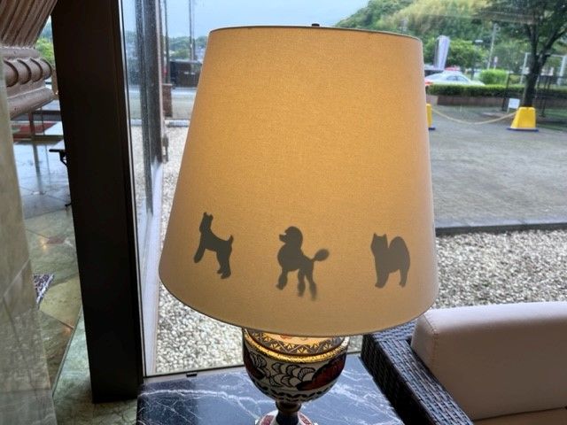 ホテル内には、犬を感じる部分があちこちにあります。
犬好きには堪らない職場ですよ～☆