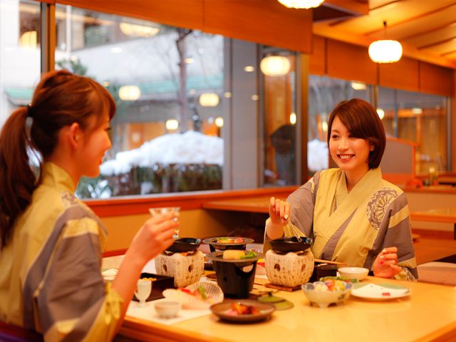 和食レストランでのお仕事です！宿泊客のほとんどが海外の方なので素敵なおもてなしを＊