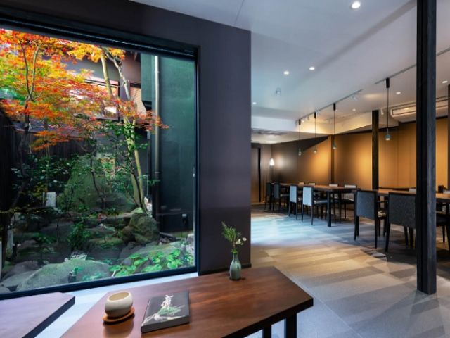 外観と内観のギャップがかっこいいです！　小規模なホテルなので自分のペースでお仕事できます♪