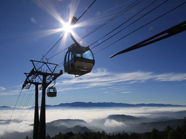 なんとロープウェイも運営しています！　絶景が見れますよ～