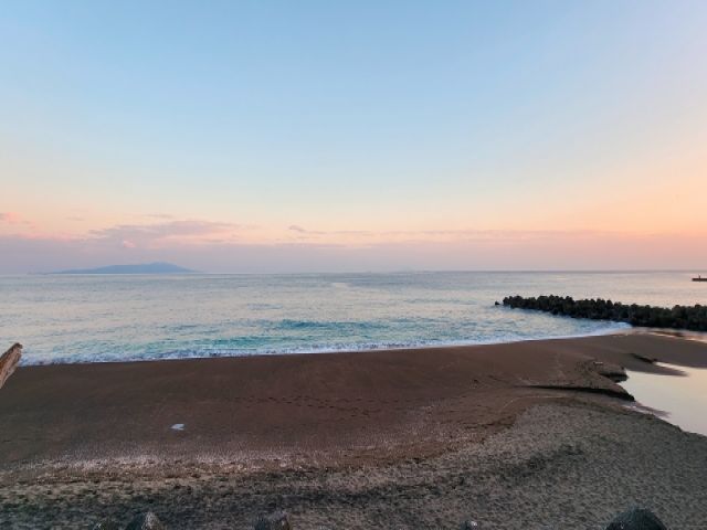 ■徒歩圏内で綺麗な海岸に辿り着きます♪