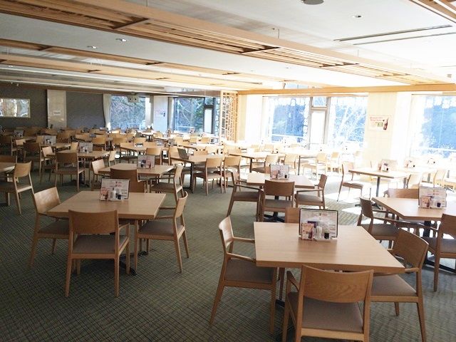 レストランのお仕事で夏はフル回転してください！