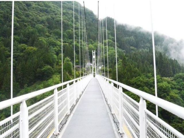 見渡す限りの大自然。この橋を越えれば・・・。