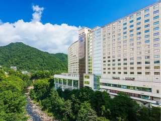 【生活環境重視派は必見！札幌市内唯一の人気温泉街】歴史ある大型ホテルでエンジョイリゾバ！