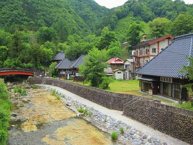自然いっぱいの湯西川温泉街を散策しに行きましょ～！