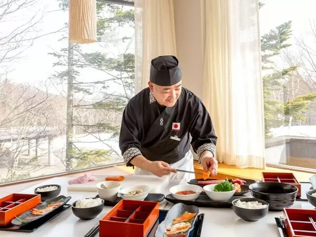 海外のお客様を中心に従業員の8割以上が海外STAFFで、まるで海外のような体験ができます