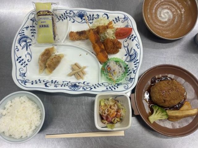豪華な賄いもございます！