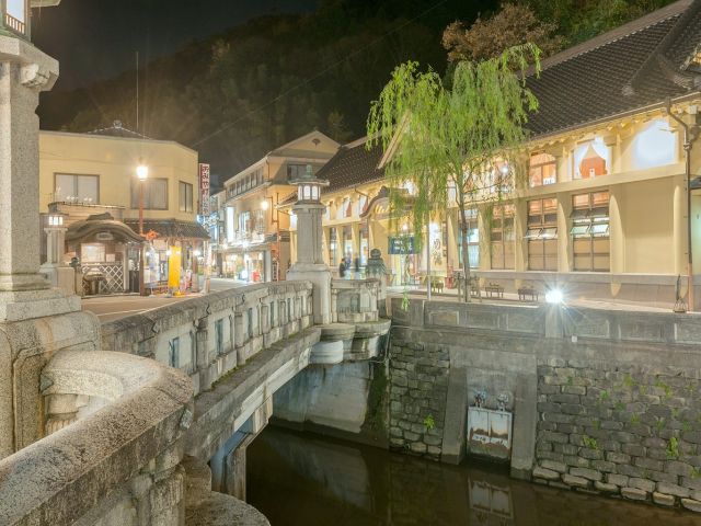 飲食店、スーパー、コンビニも温泉地にあるので生活便利な環境です！
